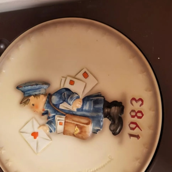 Vintage M.J. Hummel 1983 postman plate - Picture 6 of 9